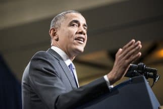 El presidente Barack Obama se dirige a los congresistas demócratas de la Cámara de Representantes durante una reunión en Maryland el viernes.