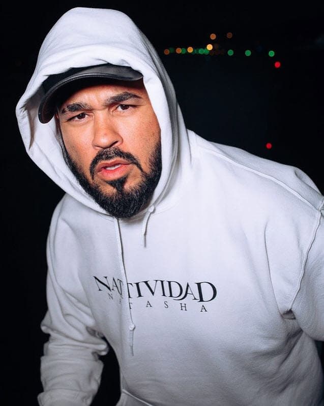 "Estaré agradecido de Dios siempre y de toda la gente linda que rodea mi círculo incluyendo el digital. ¡Son los mejores! Feliz Nochebuena, los amamos".
<br>