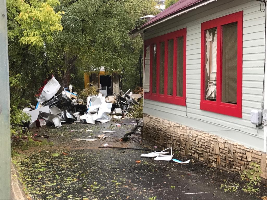 Cuatro camiones de comida estuvieron involucrados en las explosiones cerca de la cuadra 800 de Chestnut Street.