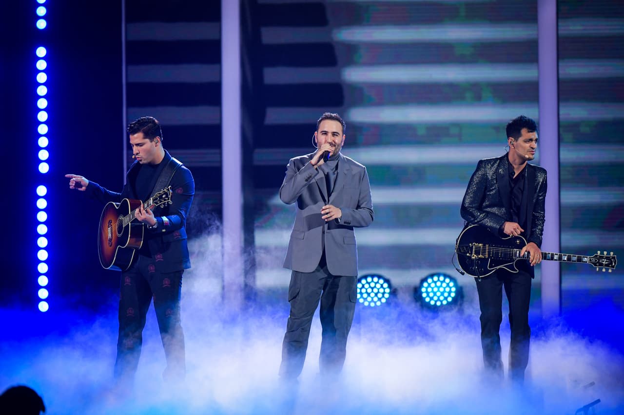 Alberto Navarro Rosas, Julio Ramírez Eguía y Gilberto 'Bibi' Marín cerraron su presentación con ‘Amigos con derechos’, que grabaron con Maluma.