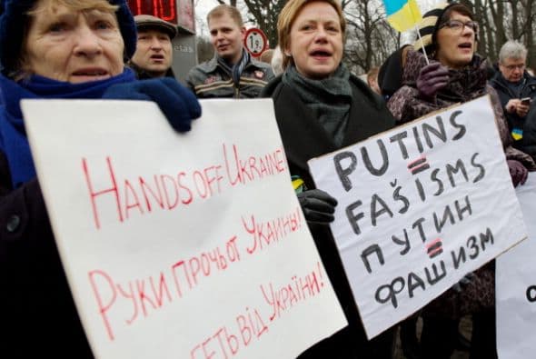 "Si Rusia quiere seguir siendo miembro del Grupo de los Ocho debe comportarse como un miembro del G8", afirmó.