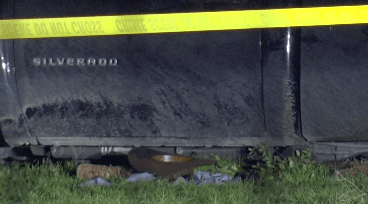 La policía de Fort Worth ha confirmado que la unidad de homicidios está trabajando arduamente para identificar al sospechoso,
<b>instando a la comunidad a cooperar proporcionando cualquier información relevante</b>. Mientras tanto, la familia Laguna enfrenta el dolor de la pérdida, destacando
<b>la dificultad de celebrar las festividades mientras su hijo no está presente</b>.