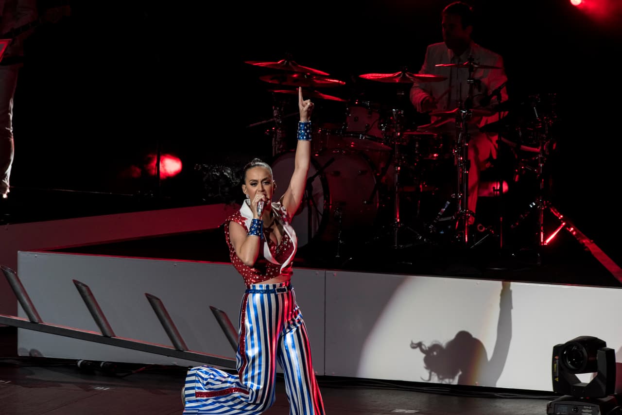 Katy Perry en el concierto en NY a favor de Hillary Clinton.