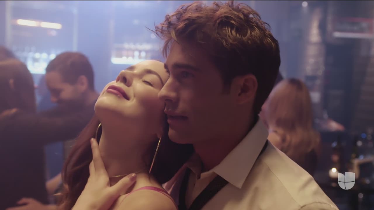 El actor argentino también habló de la química que tiene con Camila Sodi, la protagonista de la historia.