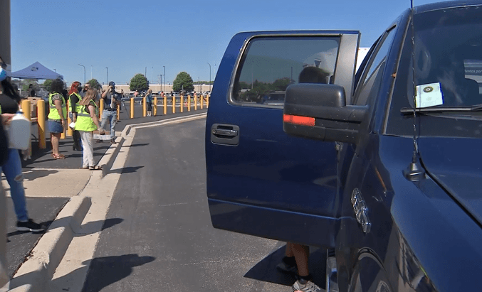 Residentes de La Villita reciben apoyo de emergencia en medio de la pandemia

