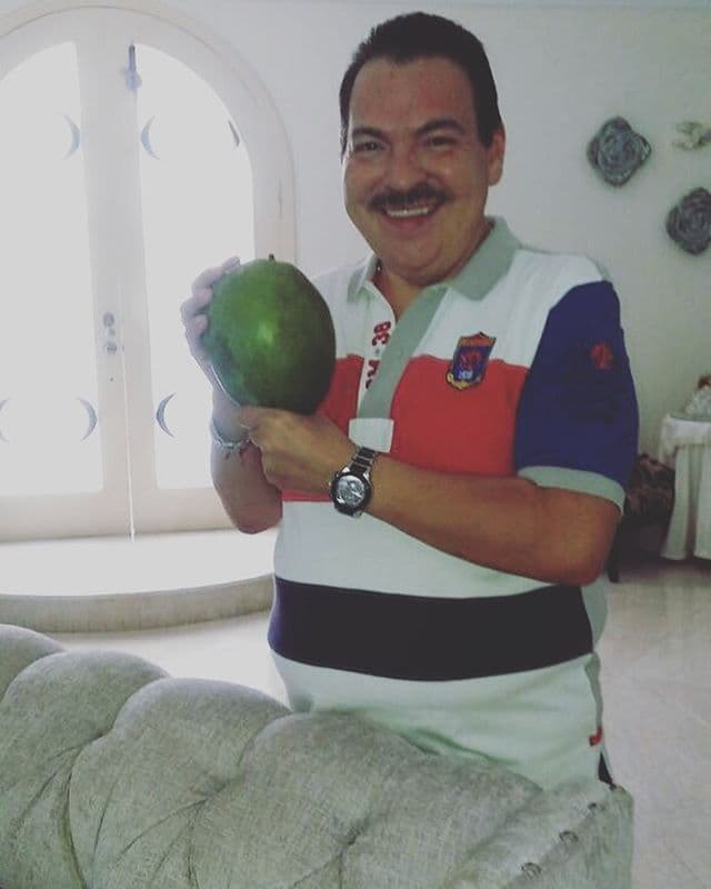 Julio Preciado decidió volar en solitario y formar su propia agrupación a la que llamó Banda Perla del Pacífico, para así renovar y enriquecer con nuevas ideas a este género musical.