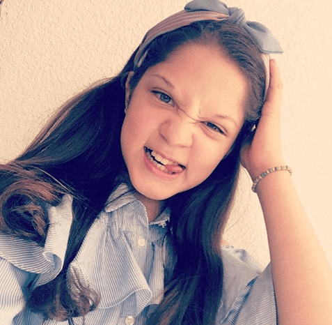 Recientemente a través de su canal de Youtube, reveló que se identifica con el personaje de Victoria, ya que se considera una niña tierna y dulce. 
<br>