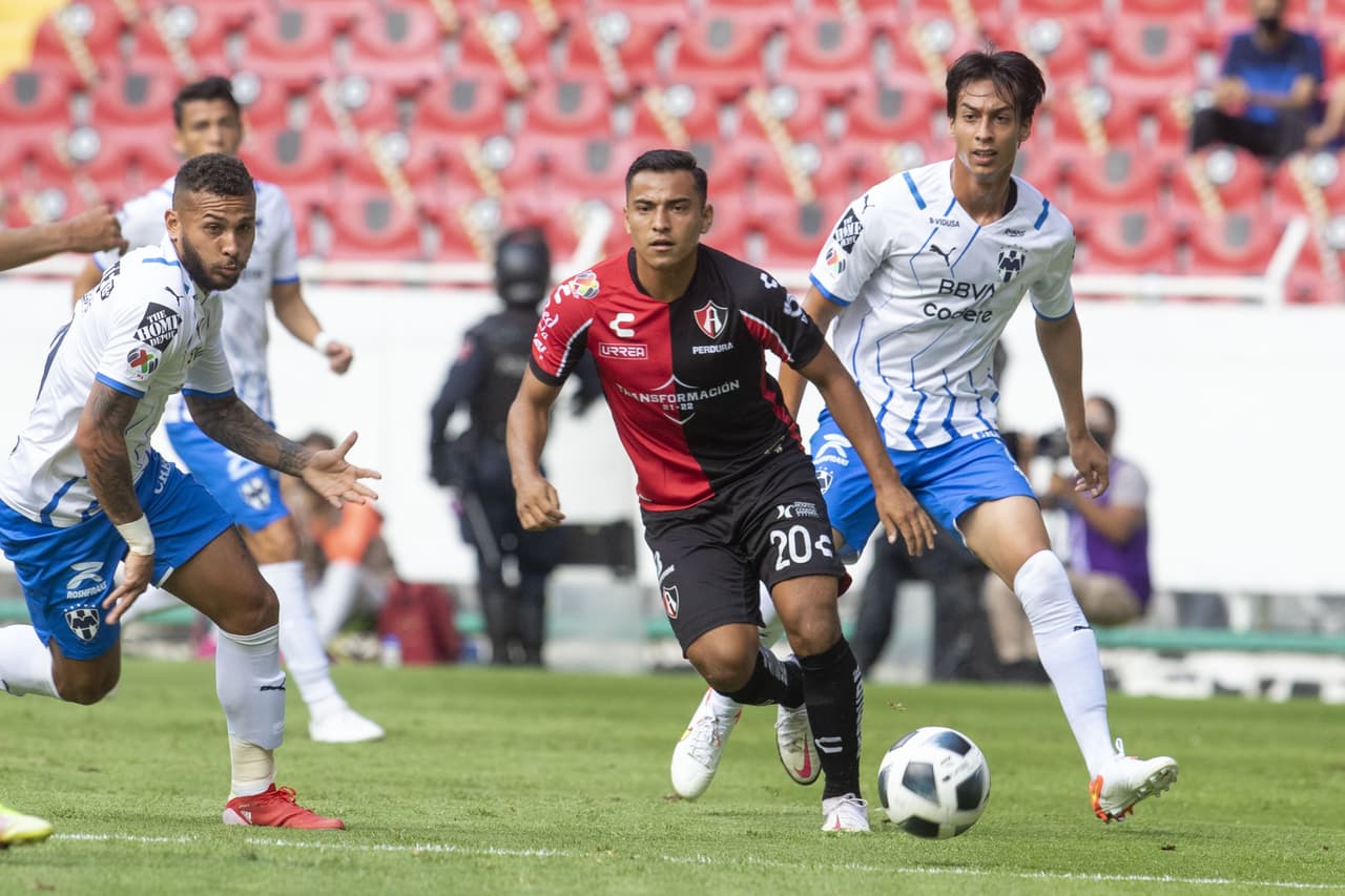 Con goles de Julia´n Quiñones al 61' y Julio Furch al 80', Atlas viene de atra´s para vencer a Monterrey 2-1 y llegan a 13 unidades.