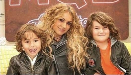 Paulina Rubio es el sostén económico de su familia.