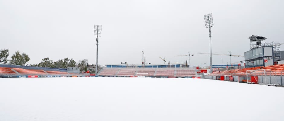 El Atlético de Madrid preparó su encuentro ante el Athletic de Bilbao en el gimnasio. Así amaneció la cancha de la Ciudad Deportiva.