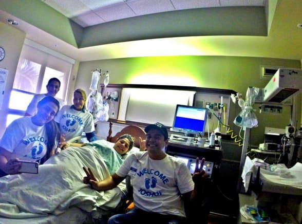 Joshua estaba feliz en la pancita de mamá pero su familia ya quería conocerlo.