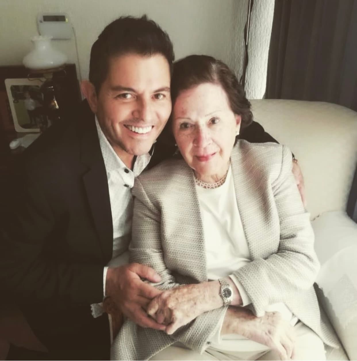 "Estaba muy animada, muy alegre, 
<b>ya caminaba, bailaba</b> incluso, nos sorprendió mucho cómo se restableció y todo, estábamos muy contentos". 
<br>