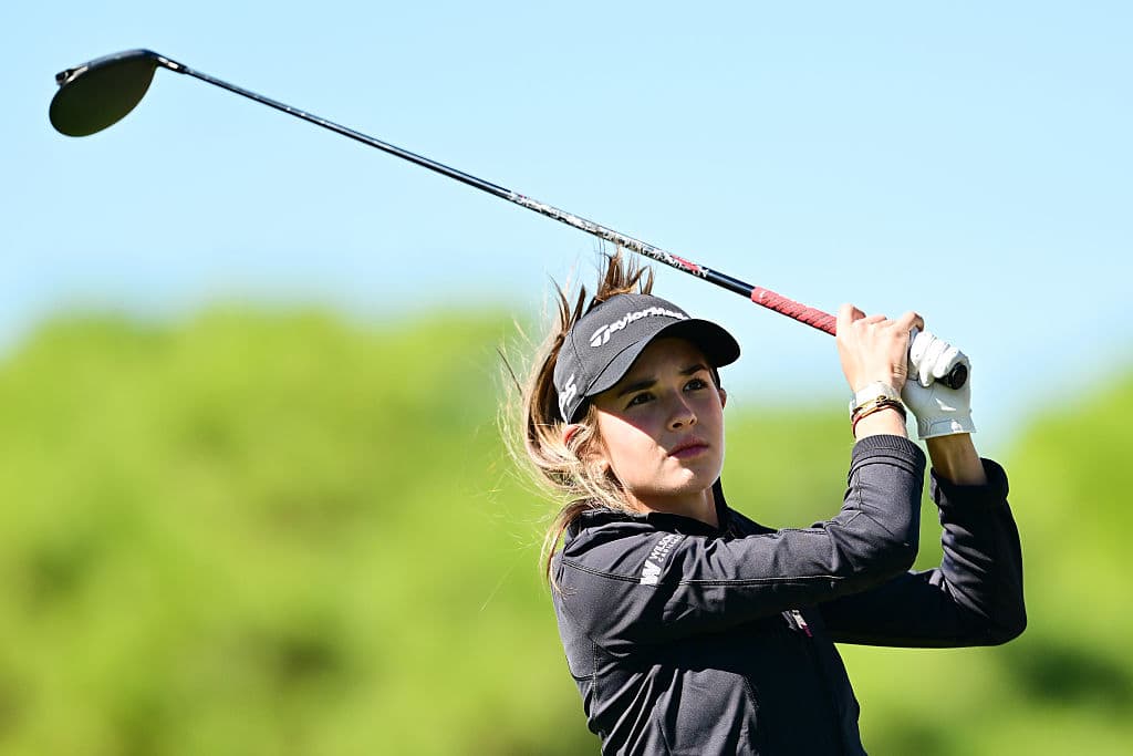 Kai abrió su participación desde el hoyo 10, conectando un sólido ‘drive’ que recibió los aplausos del público presente.