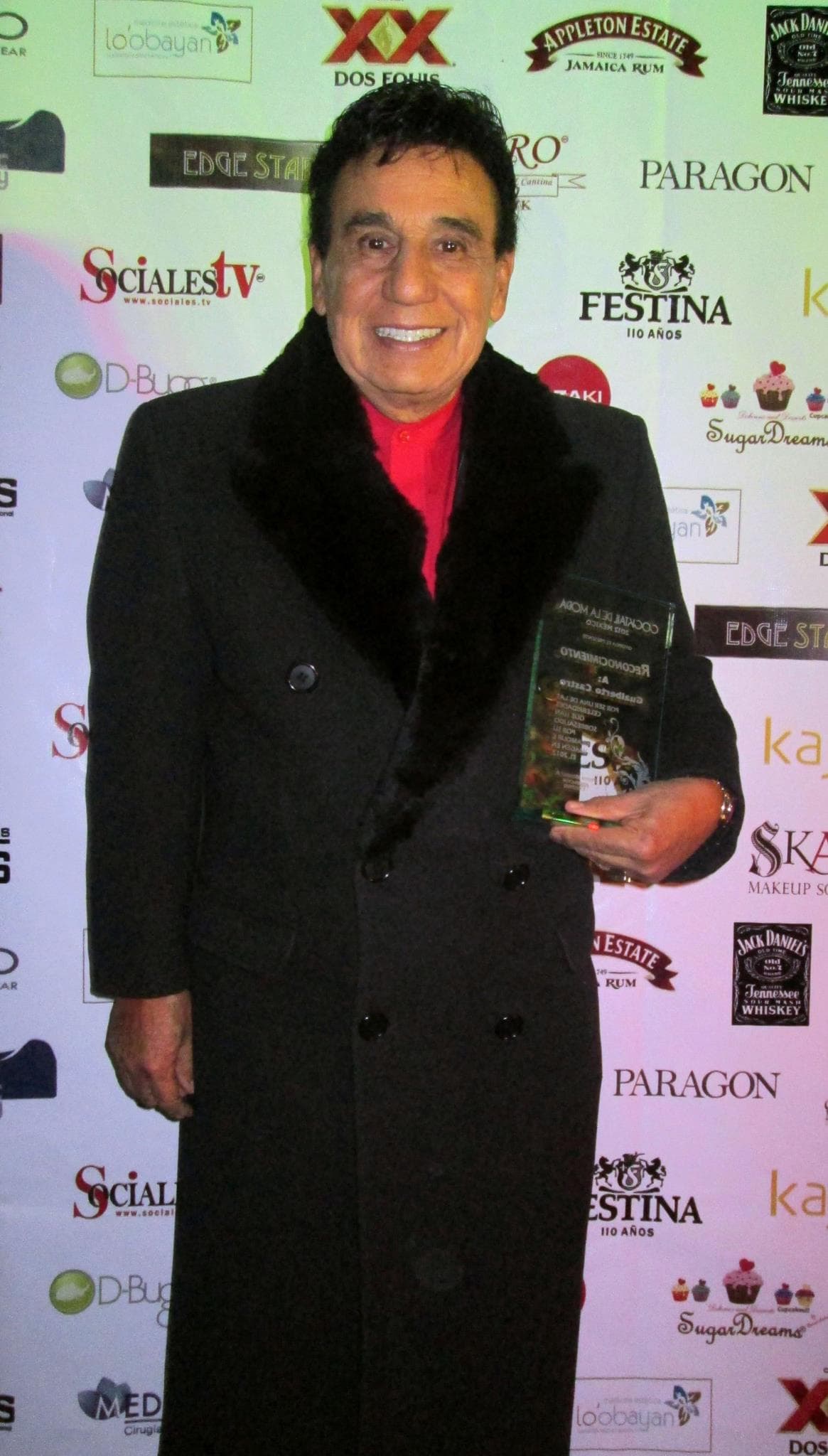 En 1975 se llevó el premio en el festival de la OTI con la canción 'Felicidad', uno de los más importantes de su carrera.