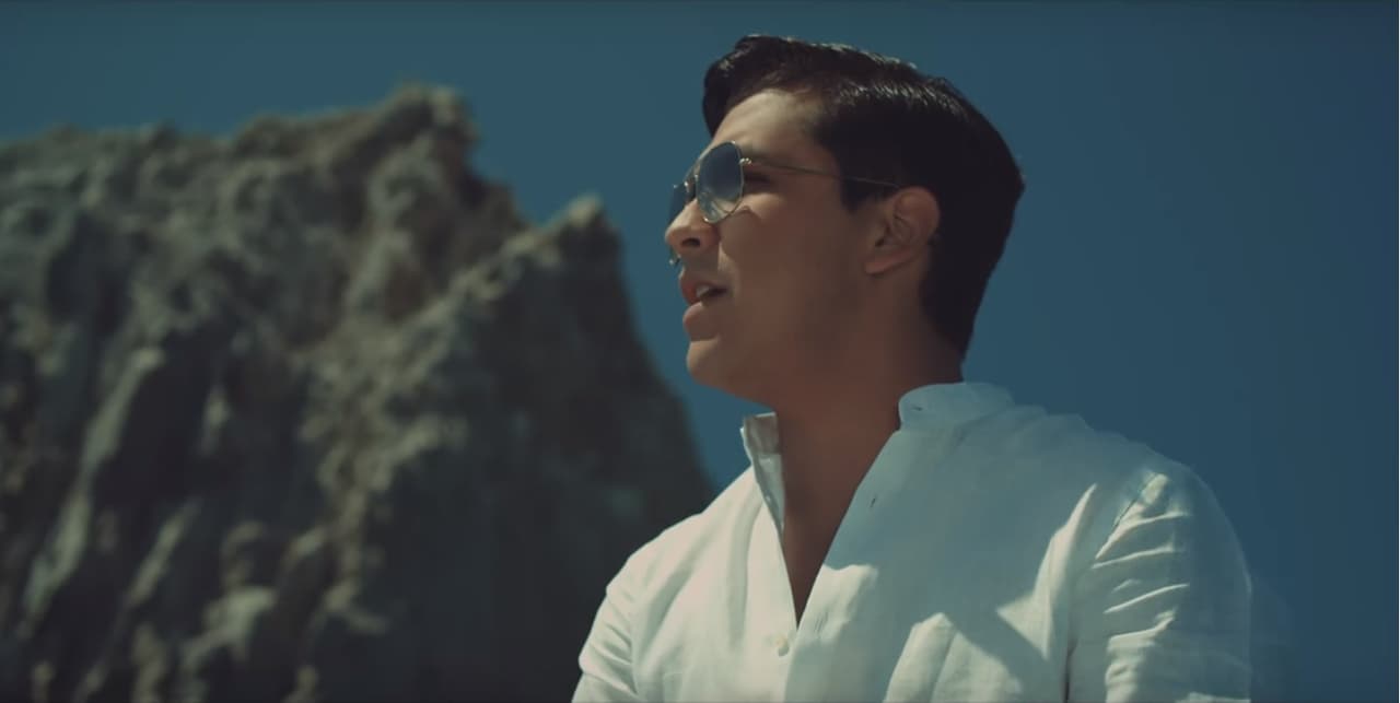 Christian, confiesa que el tema le gustó mucho desde que lo escuchó por vez primera y se le ocurrió cantárselo a su papá, quien lo animó a que lo grabara con su voz y estilo.