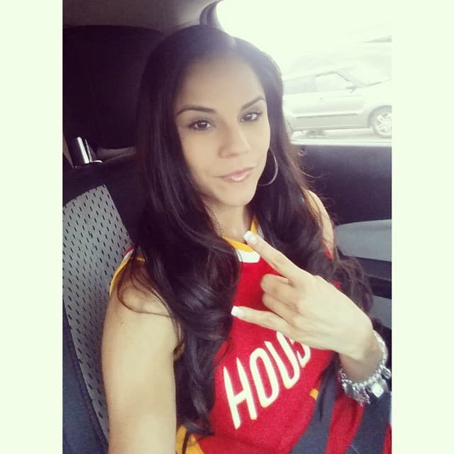 La mexicana de 32 años participó en la cuarta temporada y fue la tercera eliminada, afirma que fue callada e insegura. Ahora entiende que en la vida no hay errores, sino lecciones. La madre de dos, quiere que el público la vea como una mujer trabajadora, luchadora y positiva. Cynthia es entrenadora certificada y considera que uno de sus mayores talentos es encontrar balance entre sus responsailidades como madre y profesional.