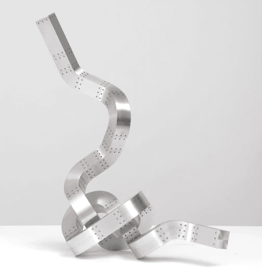 "Hefesto Alum" de 2014 es hecha con duraluminio que es una aleación de aluminio con magnesio, cobre y manganeso, que tiene la dureza del acero. En la mitología griega, Hefesto es el dios de los herreros, los artesanos, los escultores, los metales y la metalurgia. 
<br>