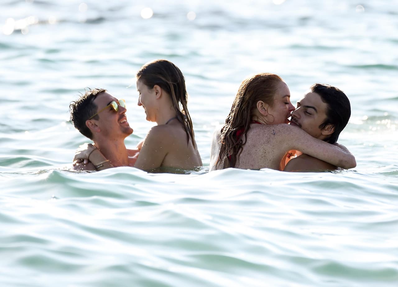 Egor y Lindsay se daban muchos besitos.