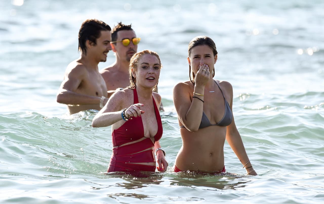 Lindsay señalaba al fotógrafo que captaba todo el momento.