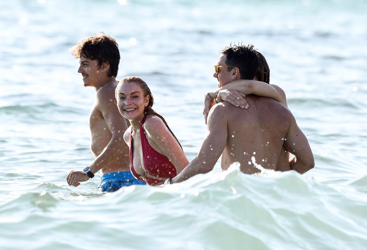 Y sonrió para el lente, entre sus juegos de amorrr.