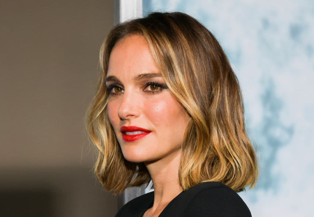 Largeman, que acaba de dejar los antidepresivos que ha estado tomando durante años, comienza a redescubrirse a sí mismo, lo que incluye enfrentarse a su padre, psicólogo, y ayudar a Samantha a superar sus propios problemas pisicológicos.
<br>