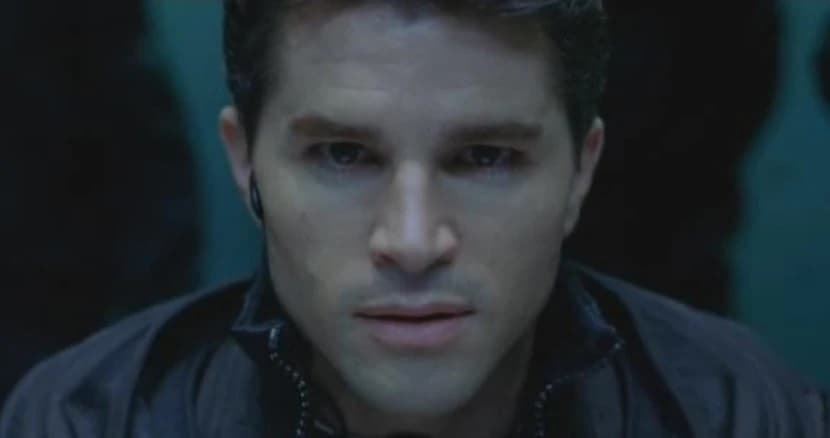 <b>Martin Crewes</b>
<br>Kaplan es el integrante del equipo que resaltó por sus grandes conocimientos en tecnología y, aun cuando por poco llega con vida, igual resulta ser una víctima más de los experimentos biológicos que se desataron en la colmena.