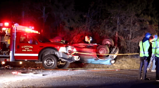 Muere una persona tras volcar su camioneta
