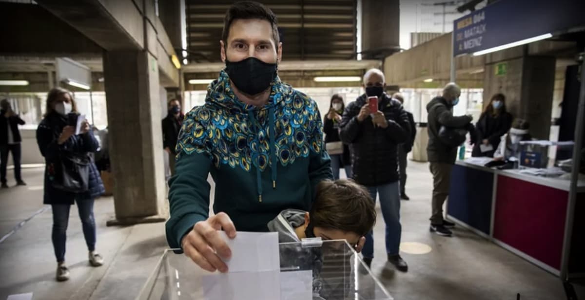 Messi vota por primera vez en elecciones del Barcelona