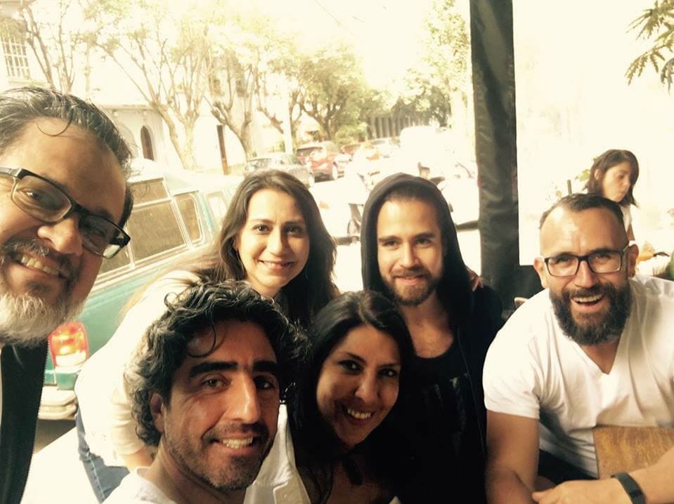 Eric Morales (del lado derecho) dirigirá una vez más un proyecto de Giselle González.