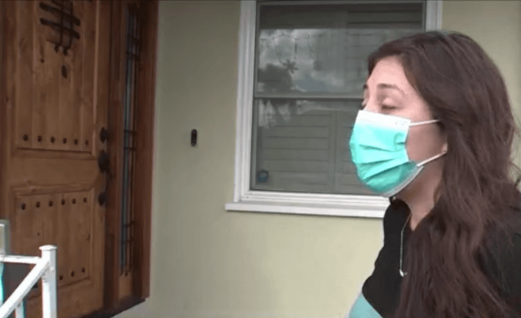 Dentro de la vivienda, la familia aseguró que vivieron momentos de terror. Sin embargo, afuera el sujeto, estaba convencido de que estaba en una casa en donde lo estaban esperando.