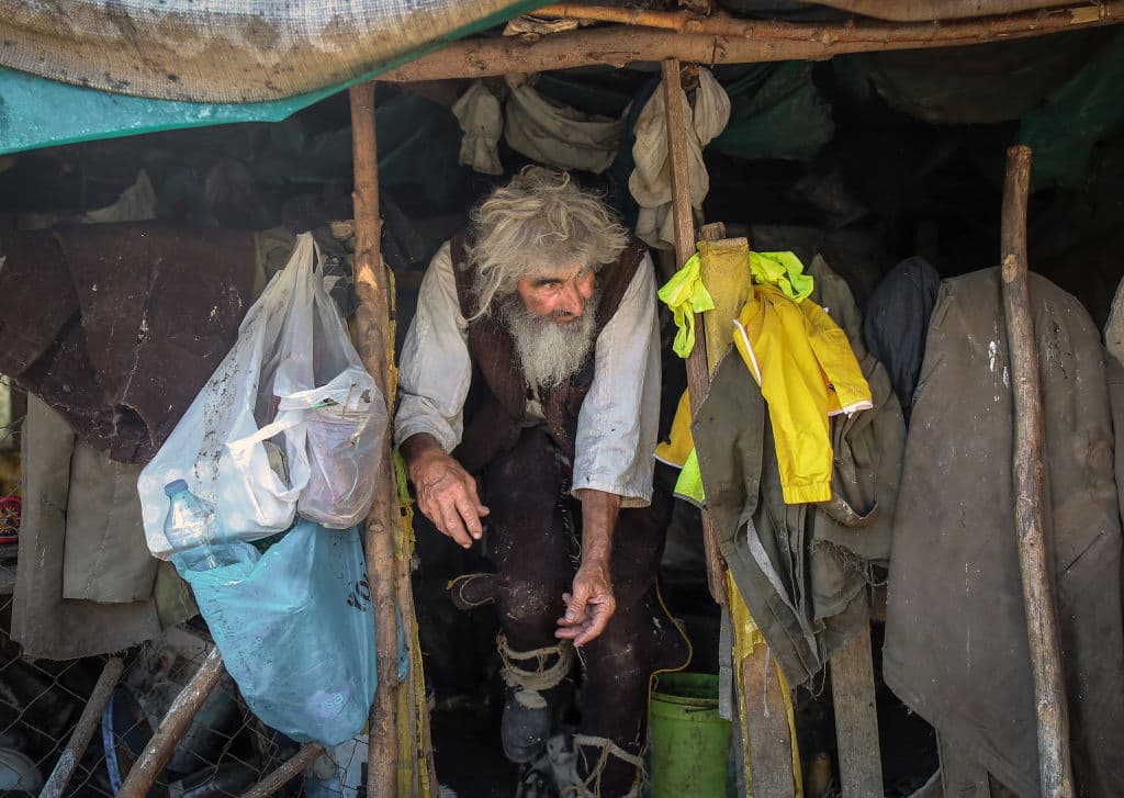 Casi 20 años atrás, Panta Petrovic convirtió el distanciamiento social en su estilo de vida, al mudarse a una pequeña caverna en Serbia para evitar el contacto con la 
<a href="https://www.univision.com/temas/sociedad">sociedad</a>.