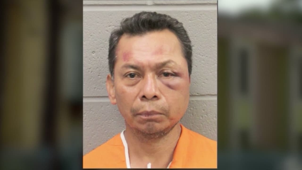 Vecinos del área aseguran que esta no es la primera vez que el sospechoso se acerca a niños, les da dulces e intenta atraerlos.