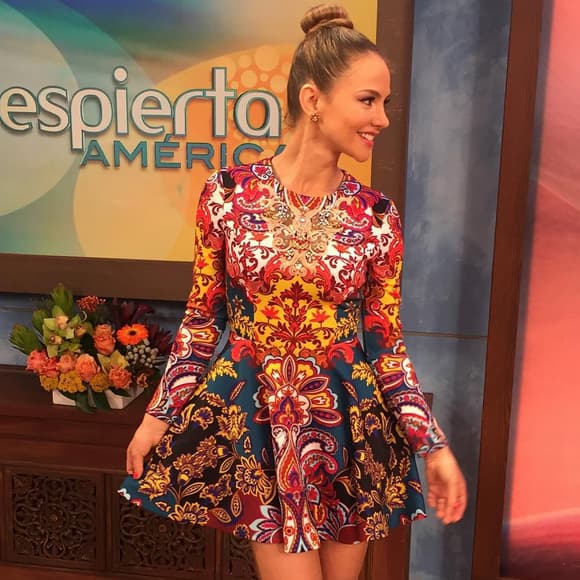 "¡FELIZ DIA!", deseó Ximena Córdoba. (Octubre 19, 2015)