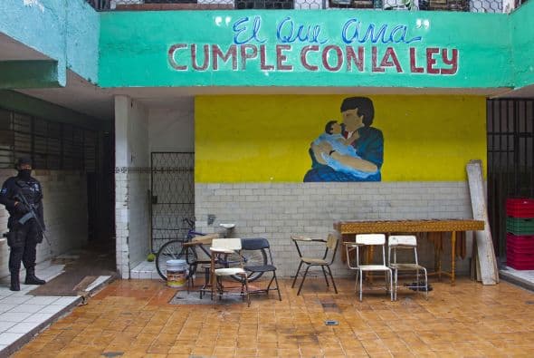 Dicen que una imagen dice más que mil palabras, pero para que no quede duda estas 30 fotos cuentan la historia del albergue 'La Gran Familia' ¿Quieres ver más? Más de 150 denuncias contra el albergue ‘La Gran Familia’ aquí