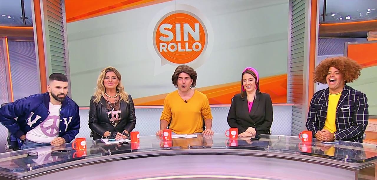 Los chicos de Sin Rollo también llevaron elementos emblemáticos de la época.