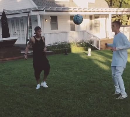 Neymar y Justin Bieber muestran sus dotes para dominar el balón