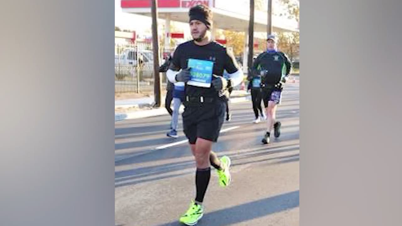 Conoce la historia de Víctor Lombraña, el hispano invidente que logró correr en el maratón de Houston