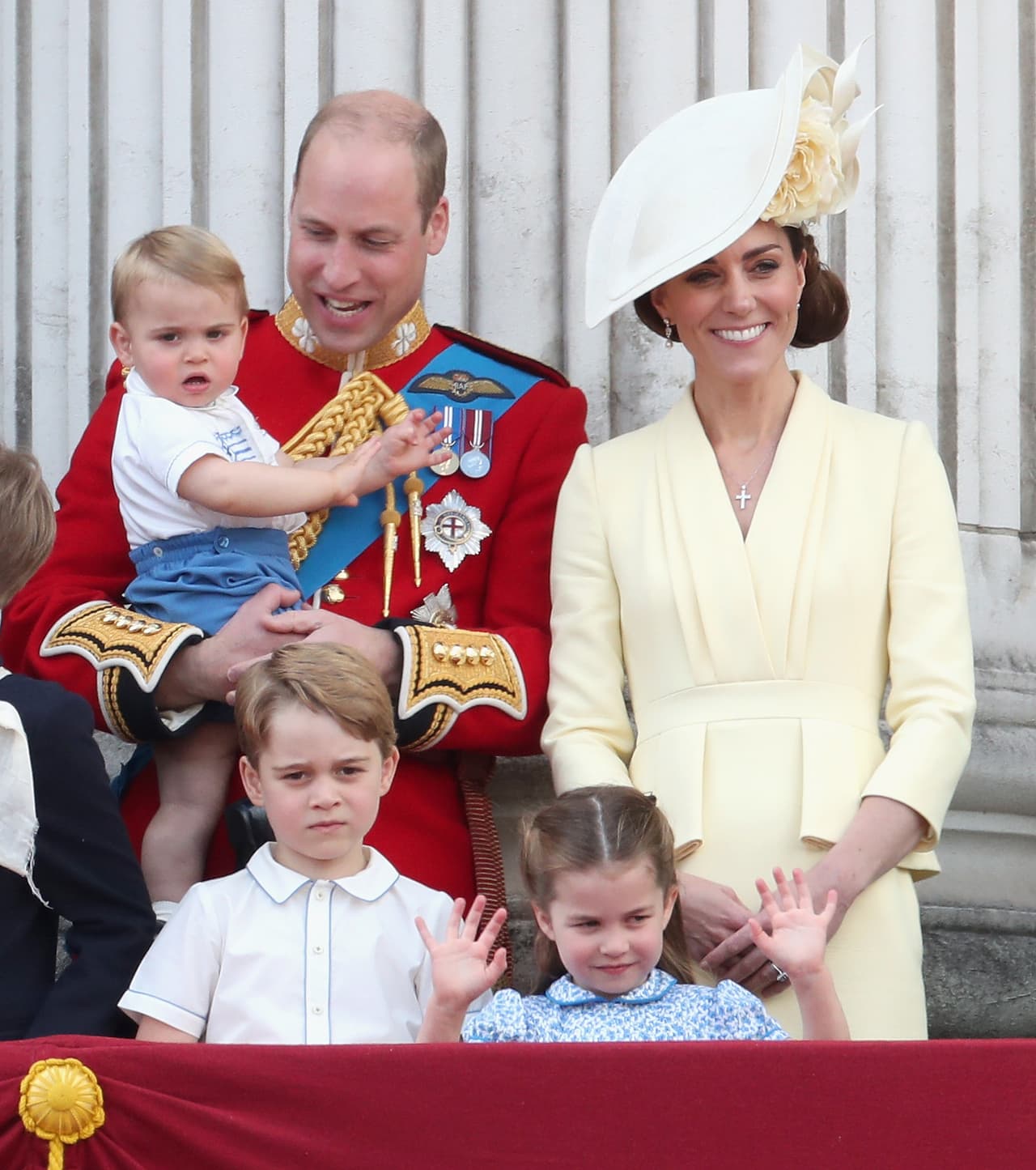 De acuerdo a información del diario británico 
<a href="https://www.thesun.co.uk/fabulous/9527086/kate-middleton-prince-william-mustique-summer-holidays/" target="_blank">The Sun</a>, la pareja decidió viajar junto con sus hijos, George, Charlotte y Louis, a Mustique, una isla privada que es parte de San Vicente y las Granadinas.