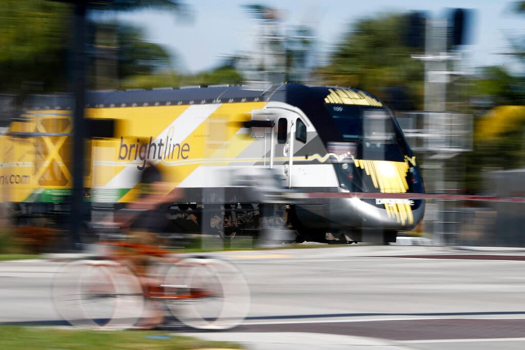 Atropellamiento mortal retrasa el primer viaje del tren Brightline de Miami a Orlando
