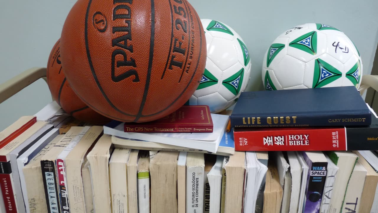 Las pertenencias de un inmigrante arrestado en el centro.