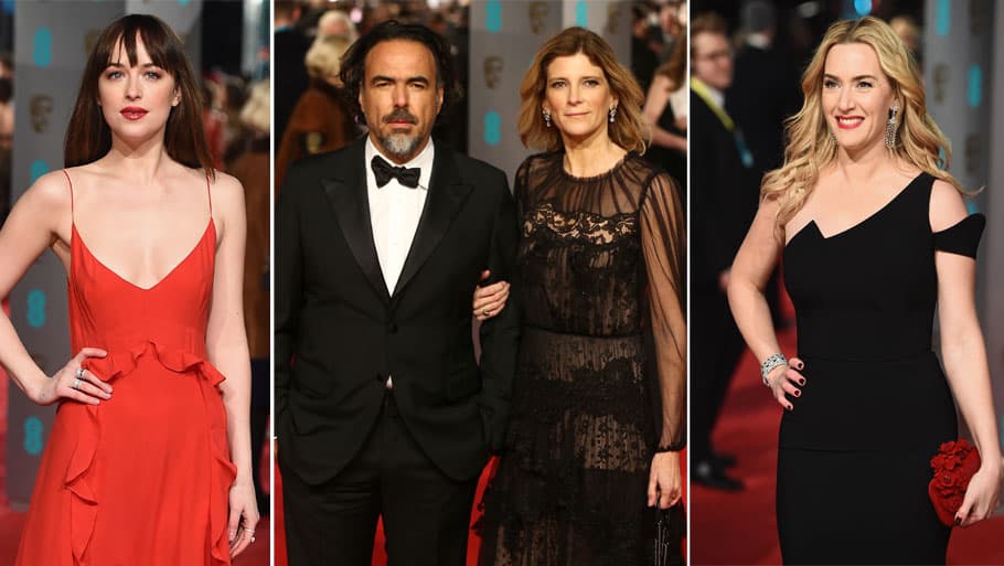 Disfruta del glamour y elegancia de las celebridades en la alfombra roja de los premios BAFTA 2016.