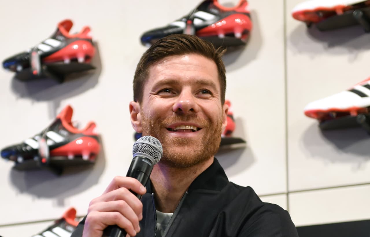 La lista se extiende con Xabi Alonso, otro de esos mediocampistas exquisitos que tuvo España en el último tiempo.