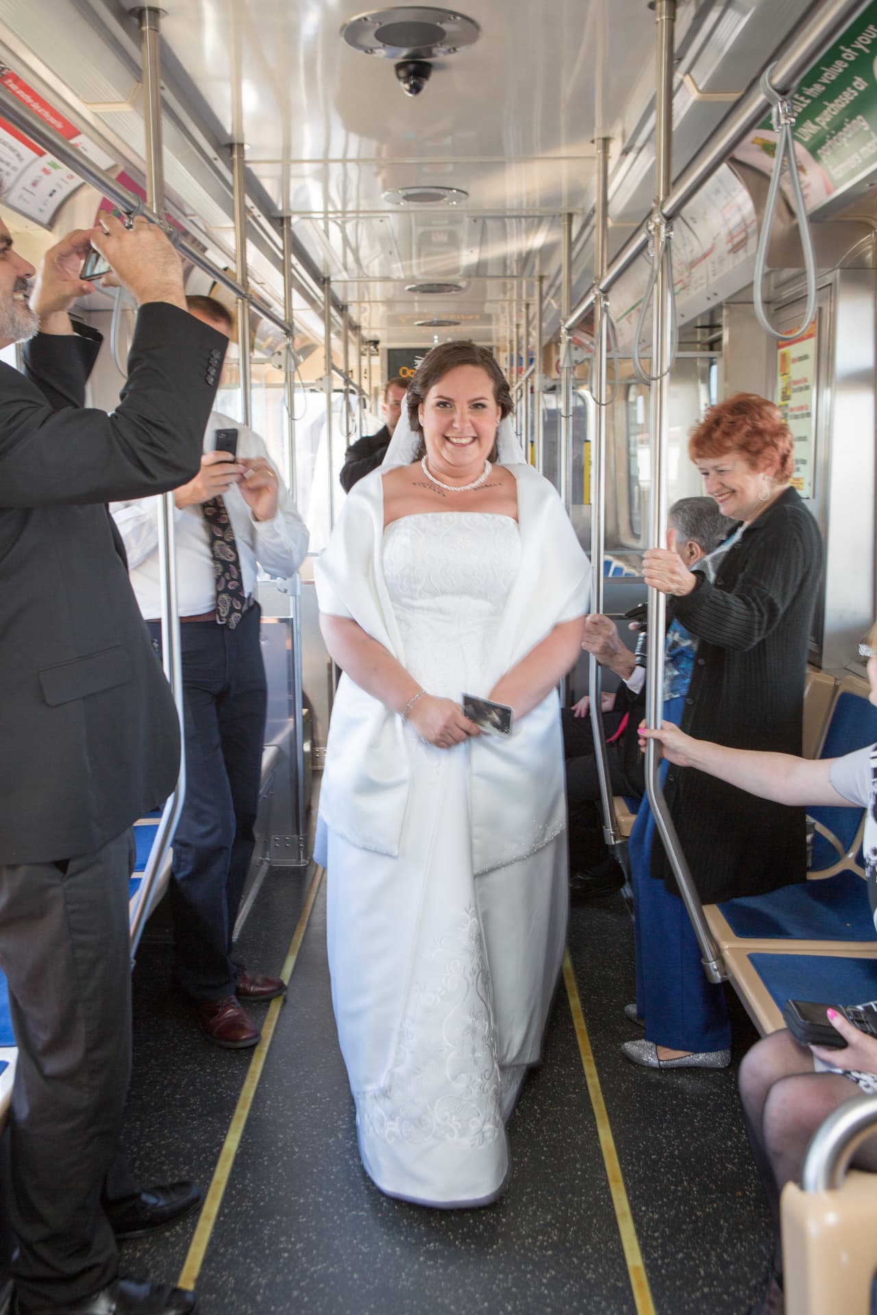 La ceremonia se realizó este fin de semana y los novios estuvieron rodeados de familiares y amigos.