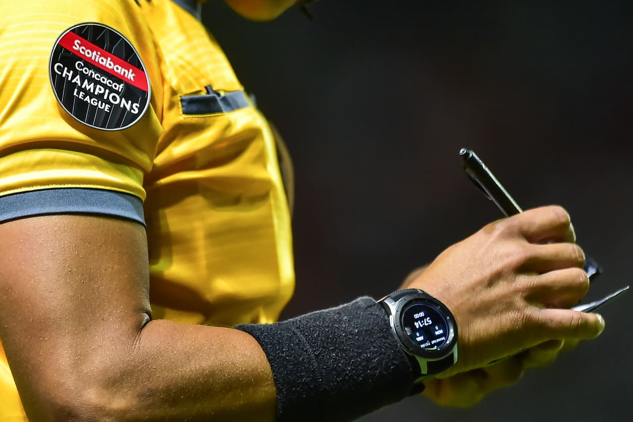 Al 64', el árbitro detenía las acciones para ejecutar el protocolo antidiscrminatorio de la FIFA ante la presencia del 'grito prohibido' en las gradas del Estadio León.