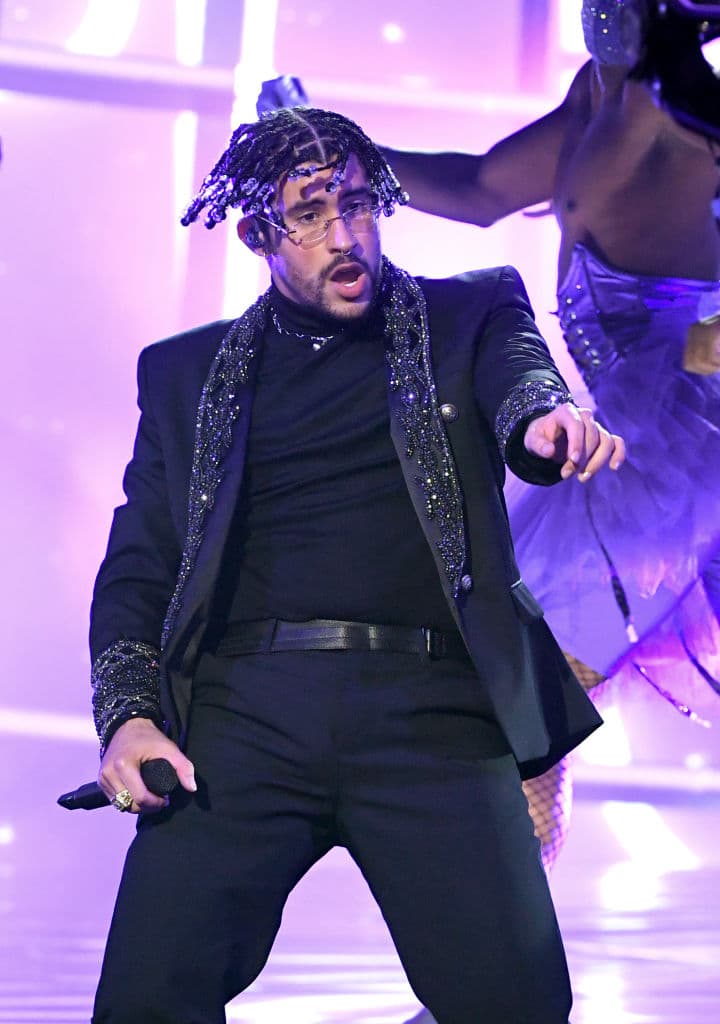 Bad Bunny (26) no se presentó físicamente en los American Music Awards y el 23 de noviembre, confirmó que se contagió de COVID-19.