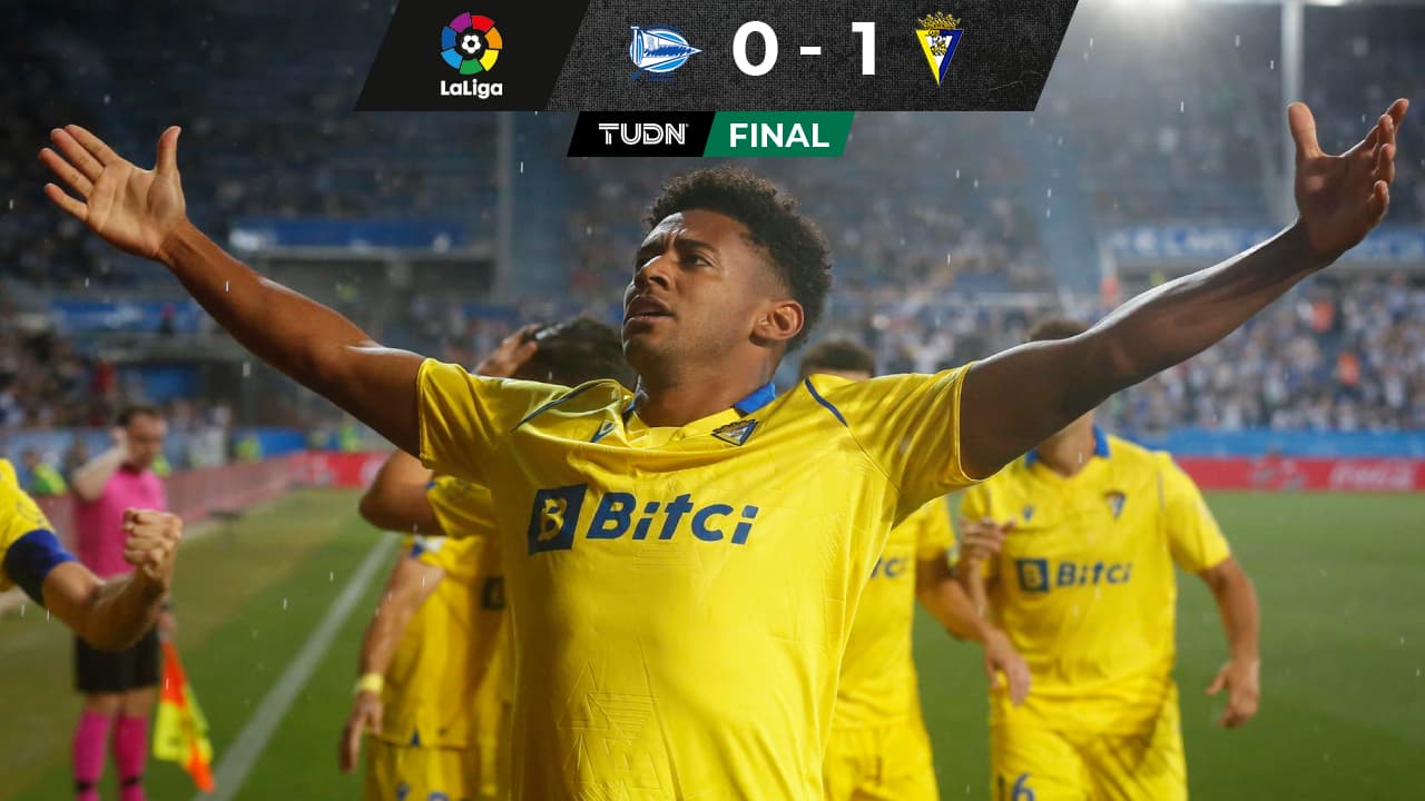 'Choco' Lozano anota gol que evita el descenso de Cádiz en España