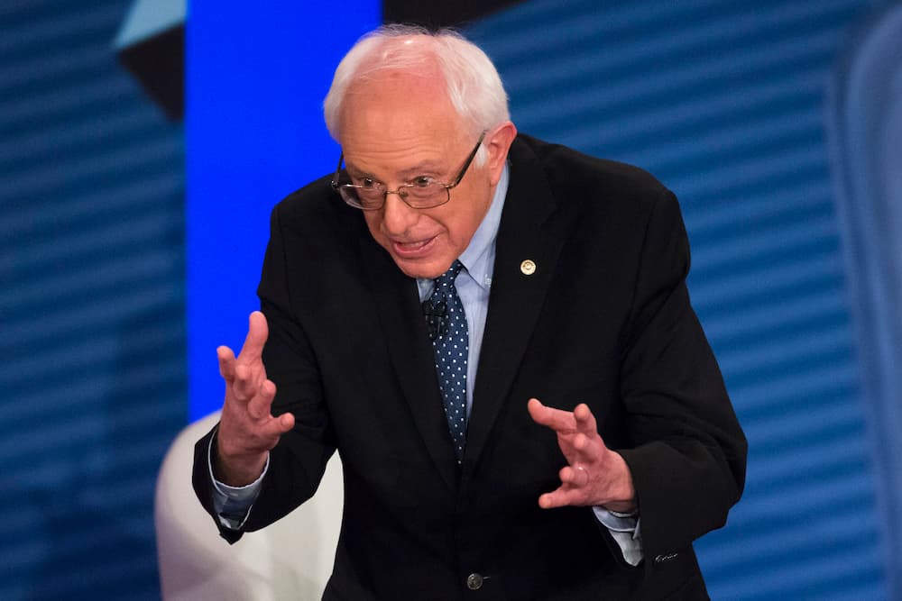 Sanders participa en el foro comunitario