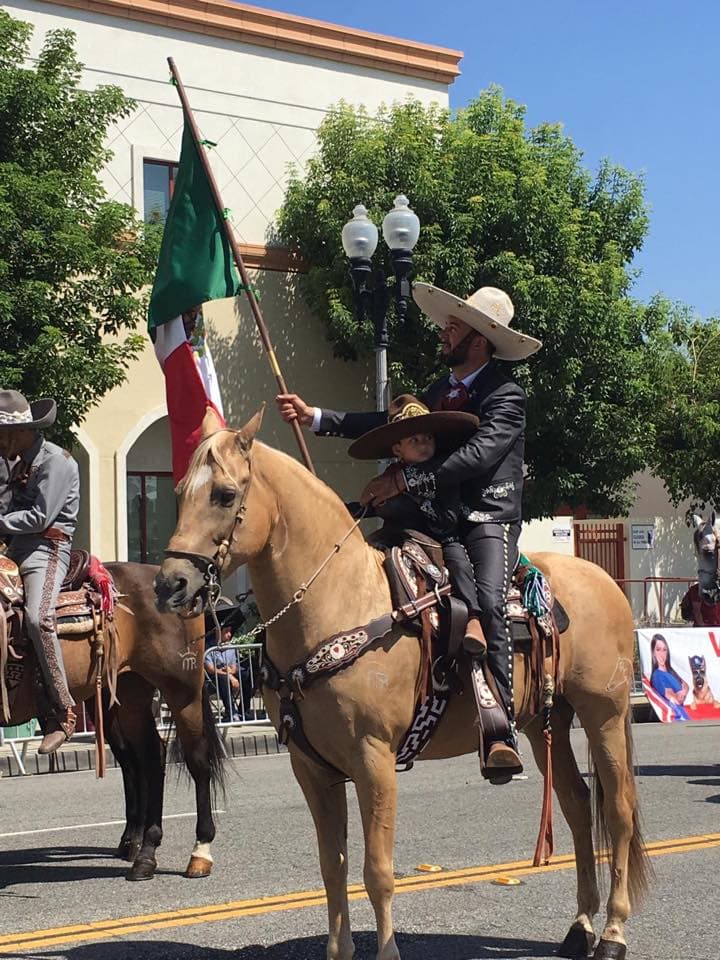La delegación de charros deleitó a la audiencia con sus caballos de paso y presentaron a la generación de relevo.