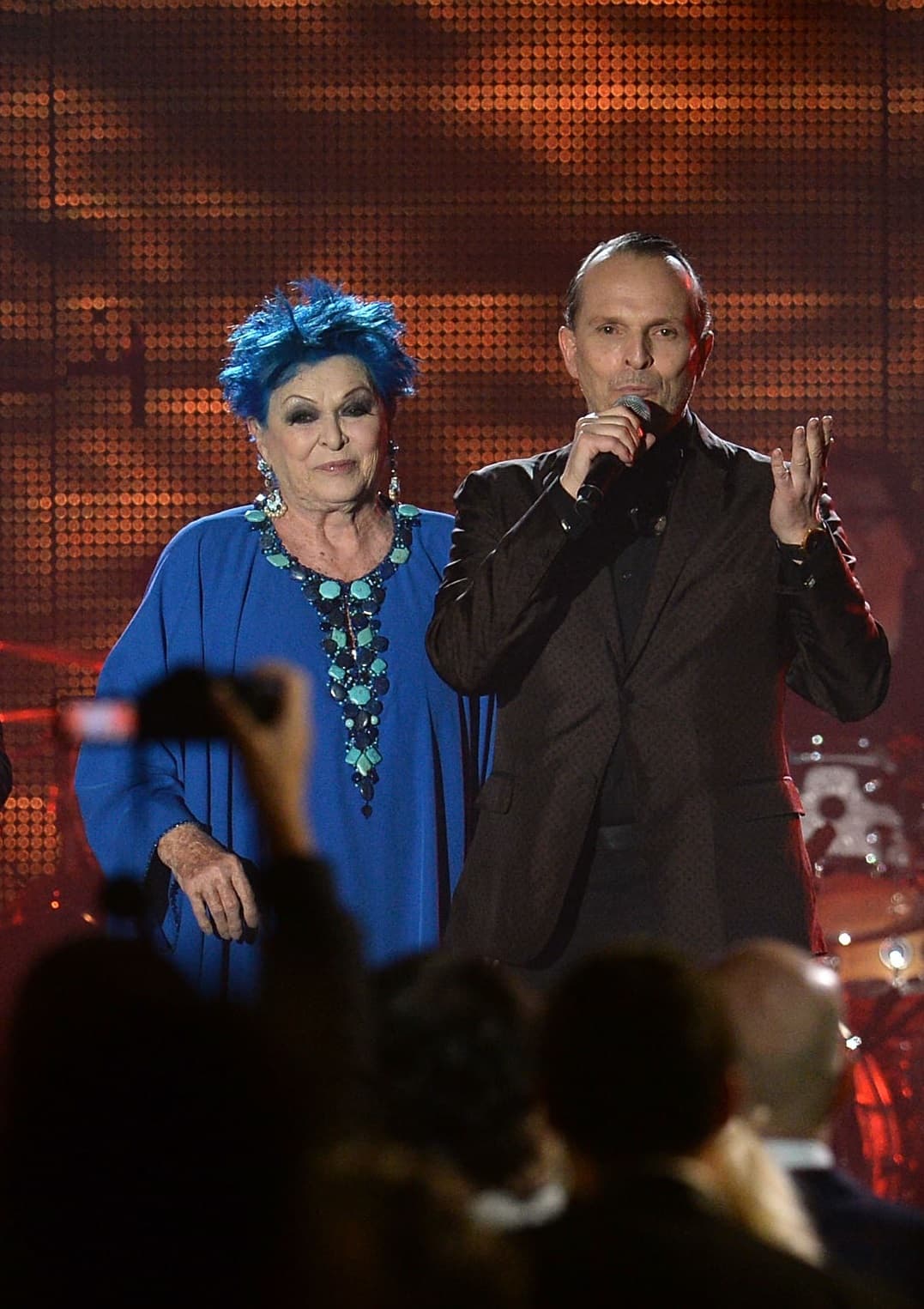 Miguel Bosé se encuentra de luto luego de dar a conocer este lunes 23 de marzo que 
<b>su madre Lucía Bosé falleció</b> a los 89 años. 
<br>