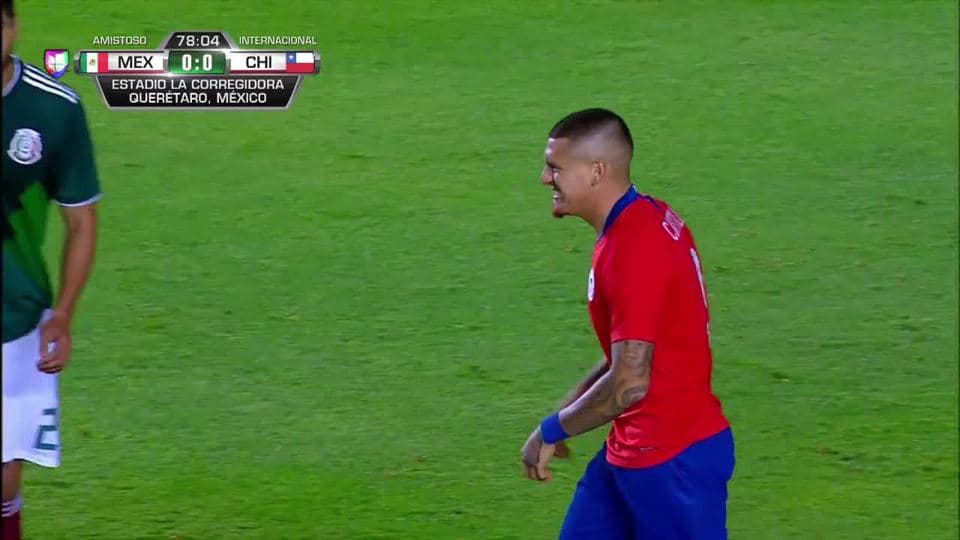 Tiro desviado de Nicolás Castillo